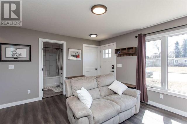 5610 54 Avenue, House detached with 4 bedrooms, 3 bathrooms and 4 parking in Lacombe AB | Image 9