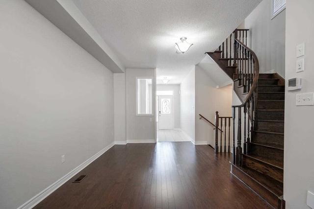 159 Collin Crt, House attached with 3 bedrooms, 3 bathrooms and 3 parking in Richmond Hill ON | Image 2