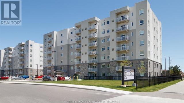 1675 Banwell Unit# 505, Condo with 2 bedrooms, 3 bathrooms and null parking in Windsor ON | Card Image