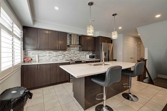 1575 Leblanc Crt, House attached with 3 bedrooms, 3 bathrooms and 3 parking in Milton ON | Image 4