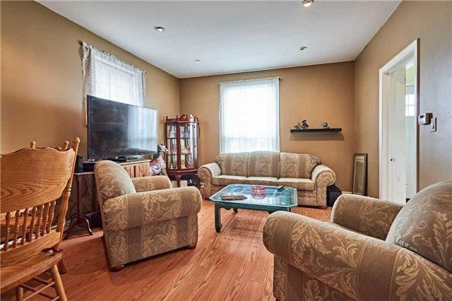 75 Ritson Rd N, House detached with 5 bedrooms, 2 bathrooms and 3 parking in Oshawa ON | Image 4