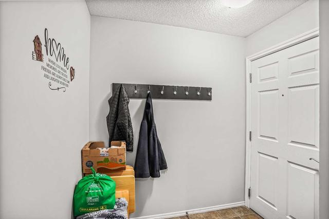 2215 - 5200 44 Avenue Ne, Condo with 2 bedrooms, 2 bathrooms and 1 parking in Calgary AB | Image 4