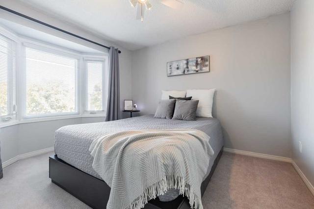 917 Redbird Cres, House detached with 4 bedrooms, 3 bathrooms and 3 parking in Pickering ON | Image 4