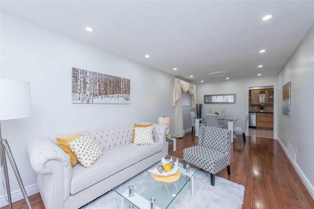 389 Aberdeen Ave, House detached with 3 bedrooms, 4 bathrooms and 2 parking in Vaughan ON | Image 3