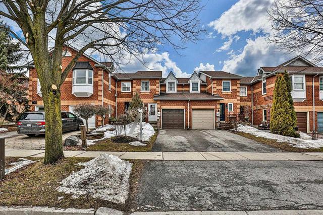 726 Shanahan Blvd, House attached with 3 bedrooms, 3 bathrooms and 2 parking in Newmarket ON | Image 2