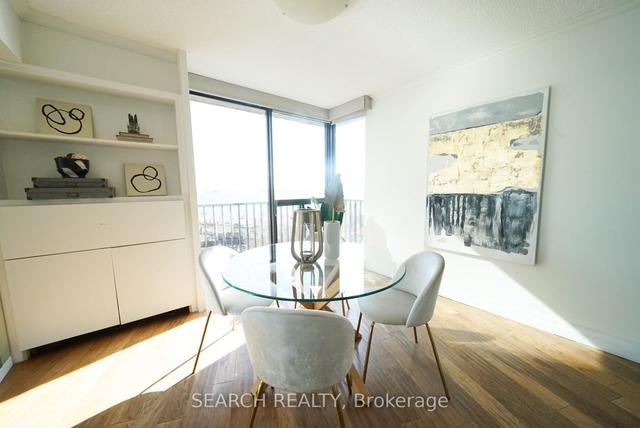 1027 - 33 Harbour Sq, Condo with 2 bedrooms, 3 bathrooms and 1 parking in Toronto ON | Image 5