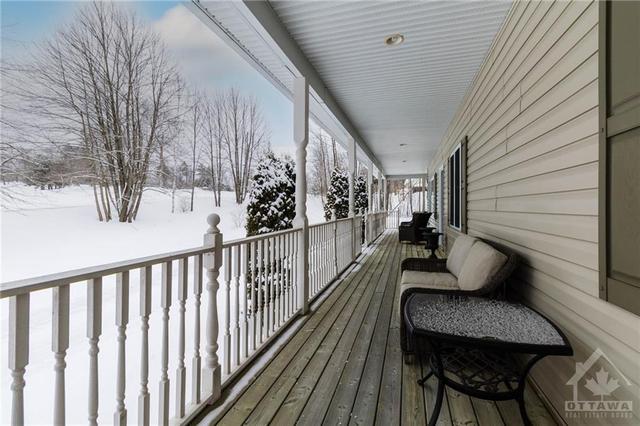 698 Barryvale Road, House detached with 3 bedrooms, 3 bathrooms and 12 parking in Greater Madawaska ON | Image 3