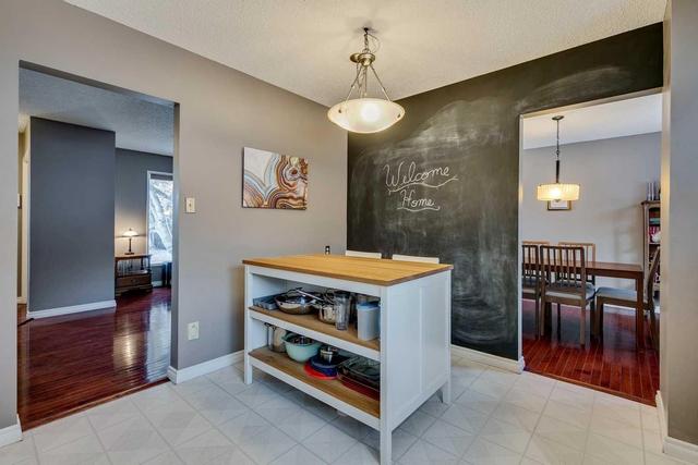 404 Queensland Road Se, House detached with 4 bedrooms, 2 bathrooms and 2 parking in Calgary AB | Image 11