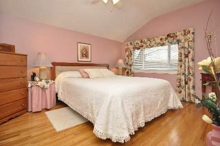 31 Burgby Ave, House detached with 3 bedrooms, 2 bathrooms and 6 parking in Brampton ON | Image 6