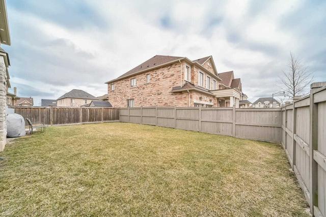 17 Jevins Clse, House detached with 4 bedrooms, 5 bathrooms and 6 parking in Brampton ON | Image 24