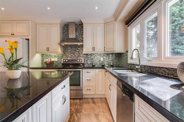 146 Bannatyne Dr, House detached with 4 bedrooms, 4 bathrooms and 6 parking in Toronto ON | Image 9