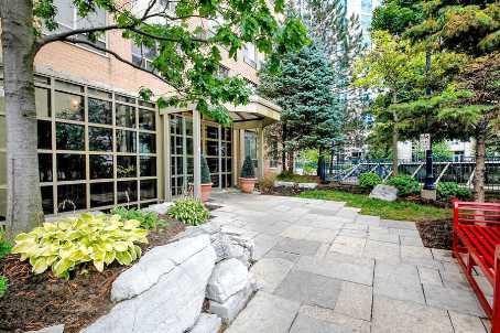 th 1 - 117 Omni Dr, Townhouse with 3 bedrooms, 3 bathrooms and 1 parking in Toronto ON | Image 1