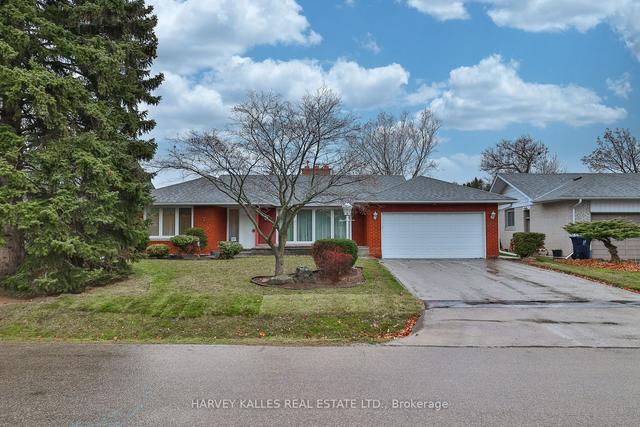 15 Ashwood Cres, House detached with 3 bedrooms, 3 bathrooms and 6 parking in Toronto ON | Image 1