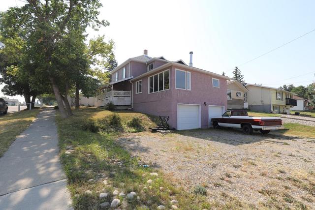 908 East Avenue, House detached with 4 bedrooms, 2 bathrooms and 6 parking in Improvement District No.  4 Waterton AB | Image 24