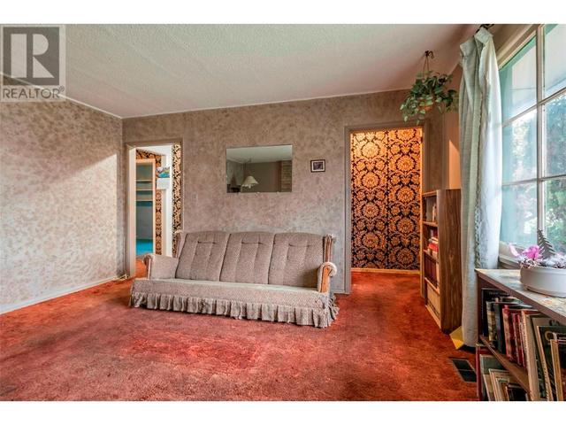 1503 31 Street, House detached with 2 bedrooms, 1 bathrooms and 1 parking in Vernon BC | Image 2