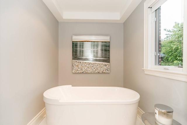 11 Dunvegan Rd, Townhouse with 3 bedrooms, 4 bathrooms and 2 parking in Toronto ON | Image 4