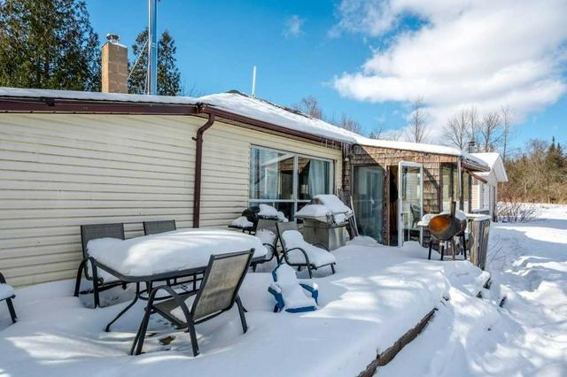 240 Charlore Park Dr, House detached with 2 bedrooms, 1 bathrooms and 13 parking in Kawartha Lakes ON | Image 21