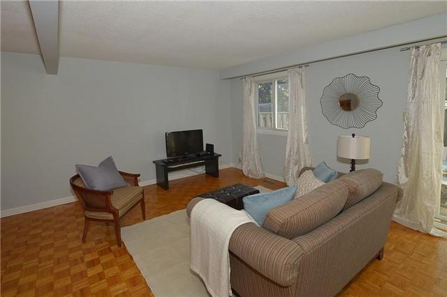 40 - 43 Nadia Pl, Townhouse with 4 bedrooms, 2 bathrooms and 1 parking in Oakville ON | Image 4
