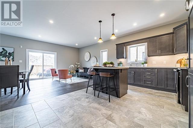 23 - 45 Dorchester Boulevard, House attached with 5 bedrooms, 3 bathrooms and null parking in St. Catharines ON | Image 4