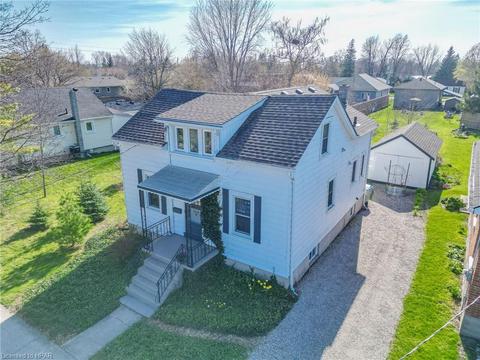 144 Eldon Street, House detached with 3 bedrooms, 2 bathrooms and 3 parking in Goderich ON | Card Image
