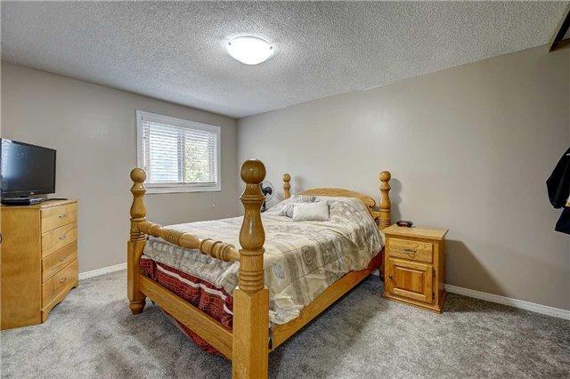 104 Loggers Run Rd, Townhouse with 3 bedrooms, 2 bathrooms and 1 parking in Barrie ON | Image 11