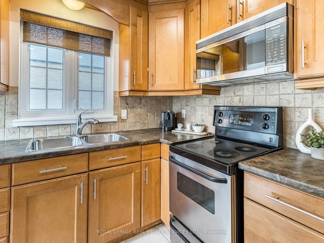 114 Westrose Ave, House detached with 2 bedrooms, 2 bathrooms and 3 parking in Toronto ON | Image 8