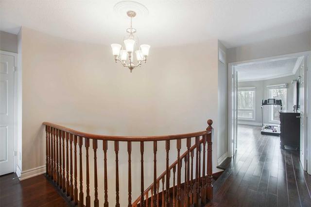 10 Dartmoor Dr, House detached with 4 bedrooms, 3 bathrooms and 4 parking in Toronto ON | Image 17