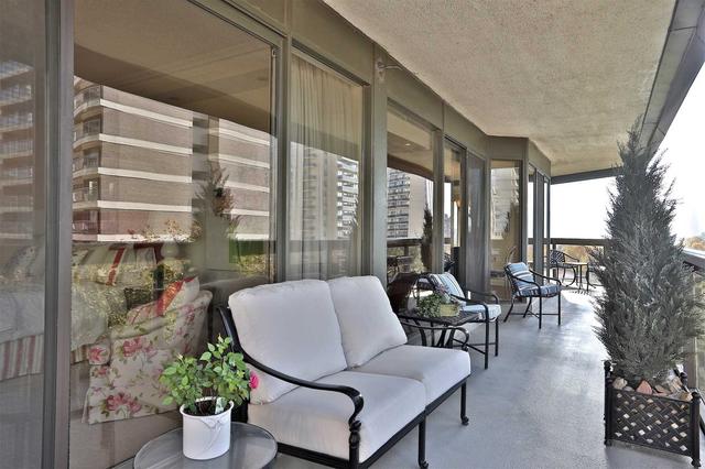 705 - 70 Rosehill Ave, Condo with 2 bedrooms, 3 bathrooms and 2 parking in Toronto ON | Image 14