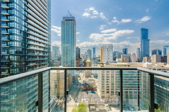 2206 - 251 Jarvis St, Condo with 1 bedrooms, 1 bathrooms and 0 parking in Toronto ON | Image 3
