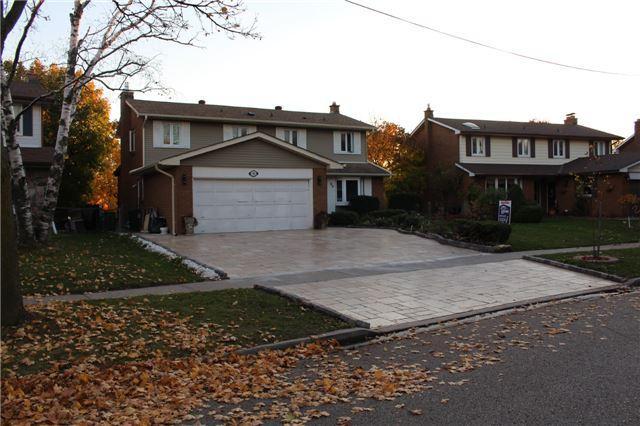 90 Oakmeadow Blvd, House detached with 4 bedrooms, 5 bathrooms and 3 parking in Toronto ON | Image 3