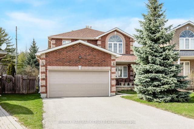34 Balmoral Pl, House detached with 3 bedrooms, 3 bathrooms and 5 parking in Barrie ON | Image 1