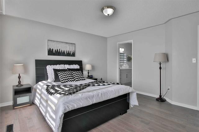 220 Equator Cres, House semidetached with 3 bedrooms, 4 bathrooms and 6 parking in Vaughan ON | Image 14