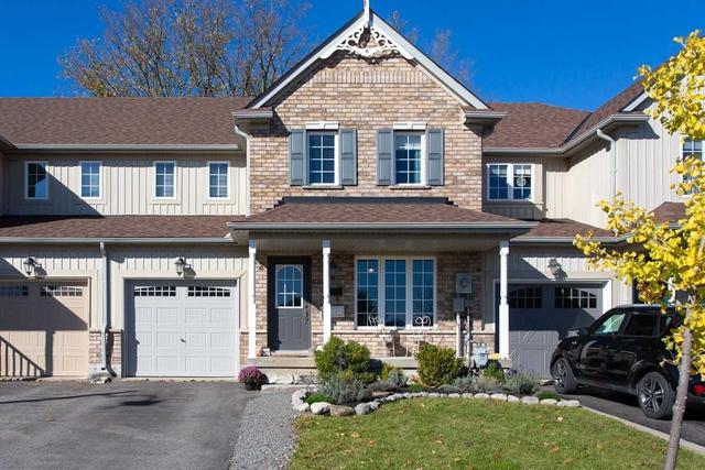 12 Fallingbrook Cres, House attached with 3 bedrooms, 3 bathrooms and 2 parking in Kawartha Lakes ON | Image 1