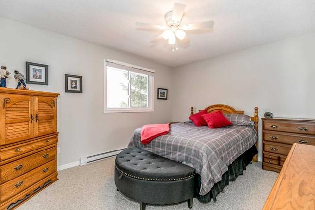 1092 Old Barrie Rd W, House detached with 3 bedrooms, 2 bathrooms and 8 parking in Oro Medonte ON | Image 4