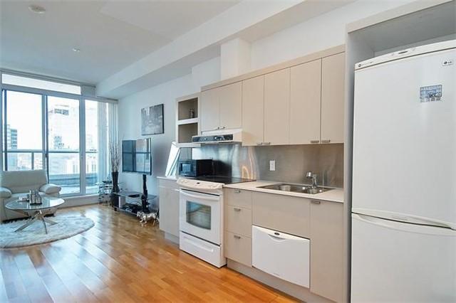 SubPen - 111 Elizabeth St, Condo with 1 bedrooms, 1 bathrooms and 1 parking in Toronto ON | Image 10