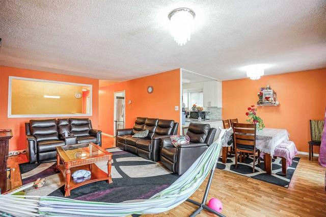 29 Gainsborough Rd E, House semidetached with 3 bedrooms, 2 bathrooms and 6 parking in Brampton ON | Image 9