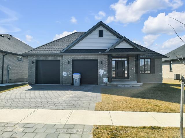 2047 Lockwood Cres, House detached with 4 bedrooms, 3 bathrooms and 4 parking in Strathroy Caradoc ON | Image 1