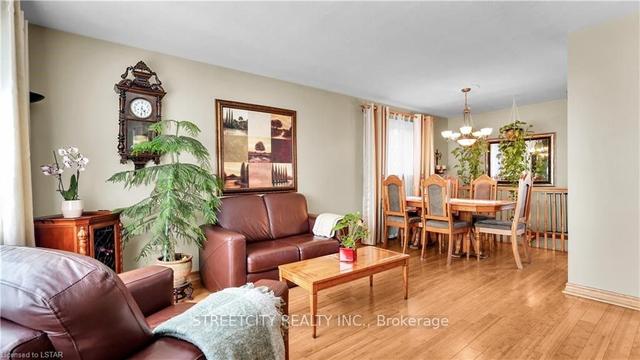 1911 Crystal Cres, House detached with 3 bedrooms, 2 bathrooms and 7 parking in London ON | Image 2