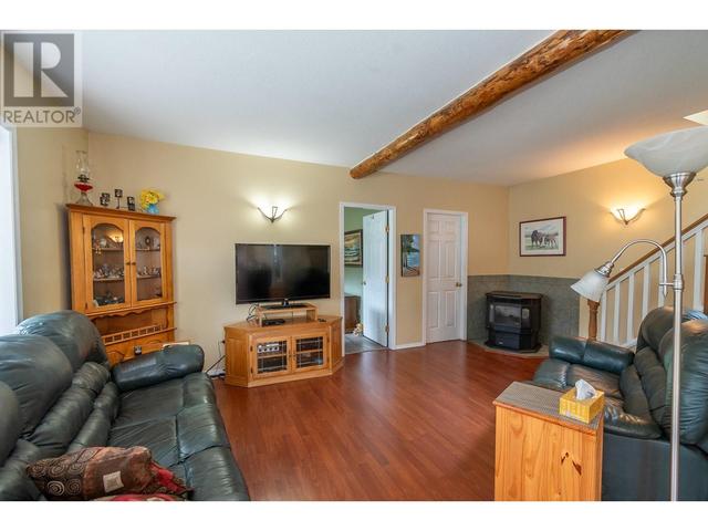 4990 Schubert Road, House detached with 2 bedrooms, 2 bathrooms and 2 parking in Spallumcheen BC | Image 5