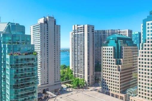 1004 - 12 Yonge St, Condo with 2 bedrooms, 2 bathrooms and 0 parking in Toronto ON | Image 1