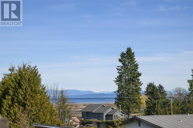 3828 Laurel Dr, House detached with 4 bedrooms, 2 bathrooms and 6 parking in Comox Valley A BC | Image 57