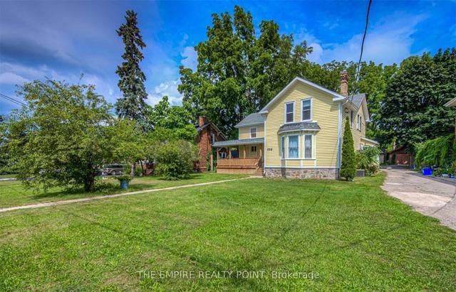 228 Main St E, House detached with 5 bedrooms, 3 bathrooms and 8 parking in Cambridge ON | Image 1