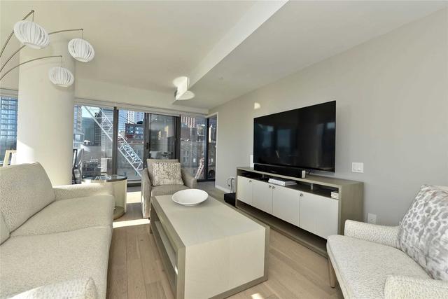 2105 - 60 Colborne St, Condo with 3 bedrooms, 3 bathrooms and 1 parking in Toronto ON | Image 2