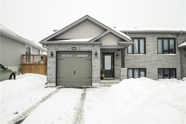 202 Bellwood Drive, Home with 3 bedrooms, 2 bathrooms and 2 parking in Cornwall ON | Image 1