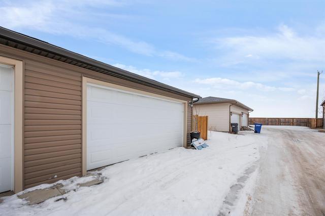 128 Wildrose Heath Nw, Home with 3 bedrooms, 2 bathrooms and 4 parking in Wheatland County AB | Image 12