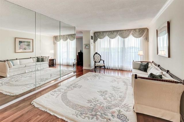904 - 7811 Yonge St, Condo with 2 bedrooms, 2 bathrooms and 1 parking in Markham ON | Image 3