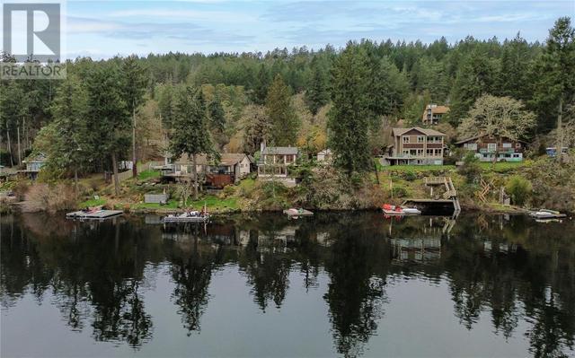 4895 Prospect Lake Rd, House detached with 4 bedrooms, 3 bathrooms and 6 parking in Saanich BC | Image 1