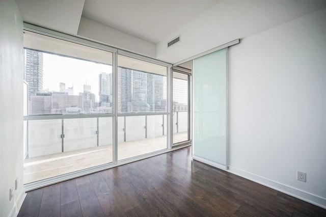 1402 - 15 Grenville St, Condo with 1 bedrooms, 1 bathrooms and 0 parking in Toronto ON | Image 6