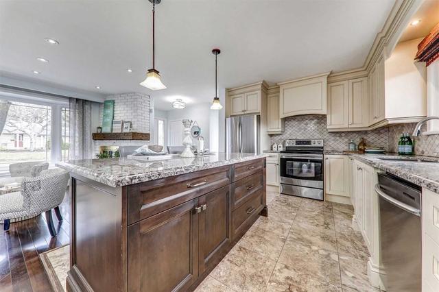 1 Barwell Cres, House detached with 3 bedrooms, 3 bathrooms and 4 parking in Toronto ON | Image 5