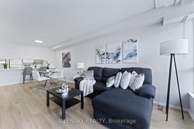 311 - 7378 Yonge St, Condo with 1 bedrooms, 1 bathrooms and 1 parking in Vaughan ON | Image 2